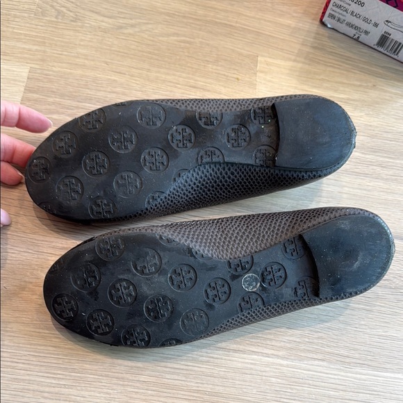 Tory Burch Charcoal, Black and Gold Flats with Iconic Logo, Size 7.5 - Picture 3 of 7